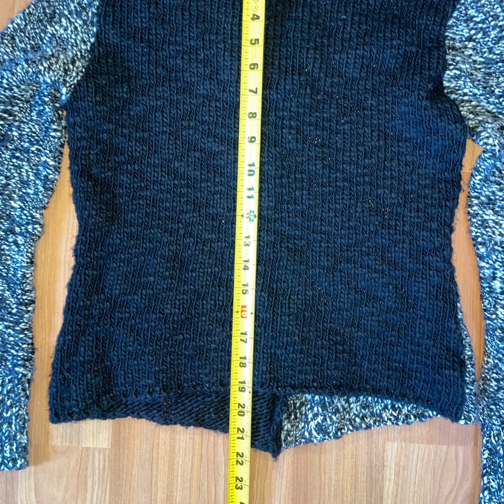 Y2K Silvia Novelli asymmetrical split pattern black and white sweater. - Picture 3 of 5